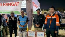 Relawan PLN Peduli dan YBM PLN bersiaga menyalurkan ratusan paket bantuan pangan, perlengkapan sanitasi, dan kebutuhan balita di posko tanggap darurat bencana gempa Flores guna meringankan beban para pengungsi.