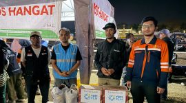Relawan PLN Peduli dan YBM PLN bersiaga menyalurkan ratusan paket bantuan pangan, perlengkapan sanitasi, dan kebutuhan balita di posko tanggap darurat bencana gempa Flores guna meringankan beban para pengungsi.