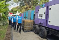 Direktur Utama PLN, Darmawan Prasodjo (kanan) didampingi Direktur Distribusi PLN, Arsyadany G. Akmalaputri (ketiga dari kanan) dan General Manager PLN Unit Induk Distribusi Jakarta Raya, Moch. Andy Adchminoerdin  (kedua dari kanan) ketika meninjau langsung kesiapan kelistrikan di Istana Merdeka, Jakarta pada Minggu (16/8)