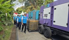 Direktur Utama PLN, Darmawan Prasodjo (kanan) didampingi Direktur Distribusi PLN, Arsyadany G. Akmalaputri (ketiga dari kanan) dan General Manager PLN Unit Induk Distribusi Jakarta Raya, Moch. Andy Adchminoerdin  (kedua dari kanan) ketika meninjau langsung kesiapan kelistrikan di Istana Merdeka, Jakarta pada Minggu (16/8)