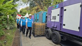 Direktur Utama PLN, Darmawan Prasodjo (kanan) didampingi Direktur Distribusi PLN, Arsyadany G. Akmalaputri (ketiga dari kanan) dan General Manager PLN Unit Induk Distribusi Jakarta Raya, Moch. Andy Adchminoerdin  (kedua dari kanan) ketika meninjau langsung kesiapan kelistrikan di Istana Merdeka, Jakarta pada Minggu (16/8)