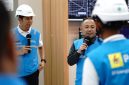 Direktur Manajemen Pembangkitan PT PLN (Persero) Rizal Calvary Marimbo (kanan) dan Senior Manager PLN NP Unit Pembangkitan Muara Karang Kurniawan (kiri) saat mengunjui PLTGU Muara Karang dalam rangka memastikan pasokan listrik andal sambut HUT RI ke-81.