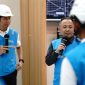Direktur Manajemen Pembangkitan PT PLN (Persero) Rizal Calvary Marimbo (kanan) dan Senior Manager PLN NP Unit Pembangkitan Muara Karang Kurniawan (kiri) saat mengunjui PLTGU Muara Karang dalam rangka memastikan pasokan listrik andal sambut HUT RI ke-81.