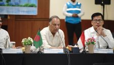Menteri Energi dan Mineral Bangladesh Iqbal Hassan Mahmood, MP (tengah) menyampaikan apresiasi atas pengelolaan pembangkitan dan berbagai inovasi yang dikembangkan PLN Nusantara Power, khususnya dalam menjawab tantangan transisi energi. Menurutnya, Bangladesh menerima banyak pengalaman dan ilmu dari pengelolaan unit pembangkit di Indonesia melalui PLN Nusantara Power