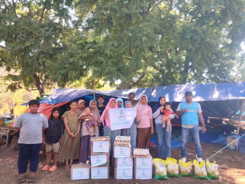 Yayasan Baitul Maal (YBM) PT PLN Energi Primer Indonesia (PLN EPI) menyalurkan bantuan kemanusiaan bagi penyintas gempa bumi di Desa Nangamese, Kecamatan Riung, Kabupaten Ngada, Nusa Tenggara Timur (NTT) pada Minggu (23/8)