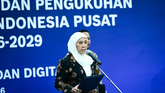 Menkomdigi Meutya Hafid mengambil sumpah jabatan dan mengukuhkan Anggota KPI Pusat Periode 2026–2029 di Kantor Kementerian Komdigi, Jakarta Pusat, Rabu (26/08/2026). Foto: Komdigi