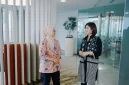 (paling kiri) Direktur Utama Telkom Dian Siswarini.