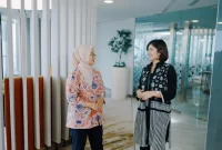 (paling kiri) Direktur Utama Telkom Dian Siswarini.