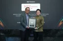 VP Corporate Communication & Strategy MDI Ventures Alvin Evander (paling kanan) mewakili MDI Ventures menerima penghargaan dalam ajang Indonesia Cyber Security Summit (ICSS) 2026, yang diselenggarakan Warta Ekonomi di Jakarta
