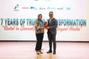 VP Enterprise Marketing & Growth Telkom Reni Yustiani menerima penghargaan “Business Impact & Industry Growth” untuk Telkom Solution dari Kabar Group Indonesia (KGI).