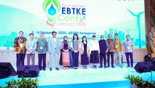 Direktur Biomassa PT PLN Energi Primer Indonesia (PLN EPI), Hokkop Situngkir bersama mitra strategis pada ajang The 12th IndoEBTKE ConEx 2026 di JIExpo Kemayoran.