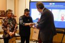 Direktur Biomassa PLN EPI, Hokkop Situngkir  menjadi panelis dalam Panel Discussion #1: Driving Sustainable Forest Development through Biomass and Resilient Forest Management, bagian dari Sweden-Indonesia Sustainability Partnership (SISP) Forestry Industry Session di Park Hyatt Jakarta, Selasa (8/9).