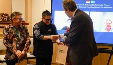 Direktur Biomassa PLN EPI, Hokkop Situngkir  menjadi panelis dalam Panel Discussion #1: Driving Sustainable Forest Development through Biomass and Resilient Forest Management, bagian dari Sweden-Indonesia Sustainability Partnership (SISP) Forestry Industry Session di Park Hyatt Jakarta, Selasa (8/9).
