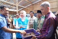 Penjelasan integrasi TPS3R dan budidaya maggot BSF oleh Ketua Kelompok Bale Maggot Muhammad Ridwan.