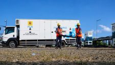 Petugas PLN sedang melakukan penataan instalasi dan kabel kelistrikan di kawasan sirkuit Mandalika, Lombok Tengah, Nusa Tenggara Barat sebagai proses persiapan gelaran MotoGP Mandalika yang akan berlangsung pada 9-11 Oktober 2026.
