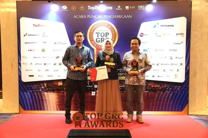 Tim Manajemen Resiko & Kepatuhan PLN EPI dalam Acara Top GRC Awards 2026. Penghargaan ini bukan menjadi titik akhir, melainkan penguat komitmen untuk terus menjadikan GRC sebagai bagian dari setiap proses dan keputusan strategis perusahaan.