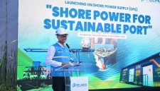 Direktur Utama PLN, Darmawan Prasodjo dalam sambutannya pada agenda peresmian dua unit Onshore Power Supply (OPS) di Dermaga Serbaguna Nusantara (DSN), Tanjung Priok, Jakarta Utara, Rabu (16/9), menyampaikan bahwa penyediaan listrik bagi fasilitas Onshore Power Supply (OPS) selaras dengan asta cita Presiden Prabowo Subianto, khususnya dalam mendorong dekarbonisasi industri sebagai bagian dari transformasi menuju pembangunan berkelanjutan di sektor maritim.