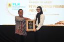 Kiri Ke Kanan : Sekper PLN EPI menerima penghargaan Award of Merit pada kategori Impactful Public Relations Awards (IMPRA), subkategori Best Media Relations, melalui program “Gas Kita (Gasifikasi untuk Kita): Satukan Cerita, Gerakkan Transisi Energi”. Penghargaan diberikan oleh Angkie Yudistia selaku Board Members Representative IABC Awards.