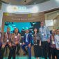 Menteri Energi dan Sumber Daya Mineral (ESDM) Bahlil Lahadila (lima dari kiri), Wakil Menteri Pendidikan Tinggi, Sains, dan Teknologi Stella Christie (enam dari kanan), Direktur Utama PT PLN (Persero) Darmawan Prasodjo (tiga dari kanan), Direktur Distribusi PT PLN (Persero) Arsyadany G. Akmalaputri (kanan),  bersama dengan jajaran direksi dan komisaris PT PLN Nusantara Power saat berfoto di depan booth PLN Nusantara Power pada gelaran Electricity Connect 2026 di ICE BSD.