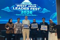 Kiri ke kanan : Moderator Melinda Putri, Board of Mentor IDNextLeader, Aulia Dipta; Koordinator PPI Dunia 2022-2023, Achyar Al Rasyid; Direktur Biomassa PLN EPI, Hokkop Situngkir; Dosen Teknik Fisika Telkom University, Indra Chandra, dan Ketua Regional IDNextLeader Jawa Barat, Mitha Nur Salsabila dalam acara West Java Leader Fest yang diselenggarakan Yayasan IDNextLeader dan Telkom University di Bandung.