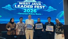 Kiri ke kanan : Moderator Melinda Putri, Board of Mentor IDNextLeader, Aulia Dipta; Koordinator PPI Dunia 2022-2023, Achyar Al Rasyid; Direktur Biomassa PLN EPI, Hokkop Situngkir; Dosen Teknik Fisika Telkom University, Indra Chandra, dan Ketua Regional IDNextLeader Jawa Barat, Mitha Nur Salsabila dalam acara West Java Leader Fest yang diselenggarakan Yayasan IDNextLeader dan Telkom University di Bandung.