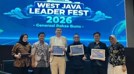 Kiri ke kanan : Moderator Melinda Putri, Board of Mentor IDNextLeader, Aulia Dipta; Koordinator PPI Dunia 2022-2023, Achyar Al Rasyid; Direktur Biomassa PLN EPI, Hokkop Situngkir; Dosen Teknik Fisika Telkom University, Indra Chandra, dan Ketua Regional IDNextLeader Jawa Barat, Mitha Nur Salsabila dalam acara West Java Leader Fest yang diselenggarakan Yayasan IDNextLeader dan Telkom University di Bandung.