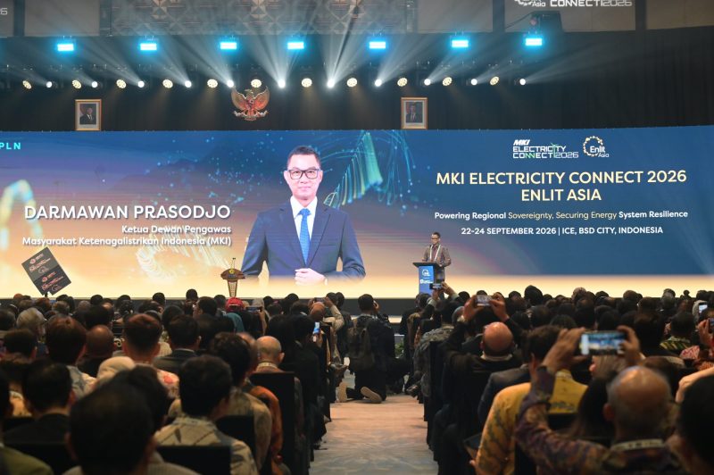 Dalam sambutannya pada gelaran Electricity Connect 2026 di ICE BSD City, Selasa (22/9), Ketua Dewan Pengawas Masyarakat Ketenagalistrikan Indonesia (MKI) sekaligus Direktur Utama PT PLN (Persero), Darmawan Prasodjo Darmawan menegaskan bahwa kedaulatan energi Indonesia harus berdiri di atas sistem kelistrikan yang mencukupi, andal, terjangkau, dan semakin bersih untuk menopang pertumbuhan ekonomi masyarakat dan industri.