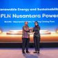 Hamidi Hamid selaku Sekretaris Perusahaan menerima tropi penghargaan Power & Energy Awards 2026 kategori Renewable Energy and Sustainability  pada Selasa (22/9) malam di ICE BSD, Tangerang.