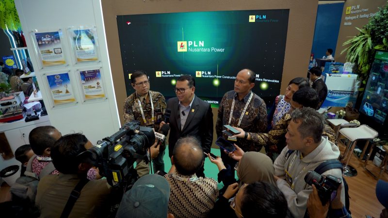Direktur Pengembangan Bisnis dan Niaga Dwi Hartono dalam sesi doorstop seusai mini telakshow “Investing Beyond Borders – Different Cultures, One Shared Goal” di Electricity Connect 2026, 23 September lalu.
