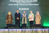 PT PLN Energi Primer Indonesia (PLN EPI) meraih dua penghargaan Platinum melalui Program Bagek Kembar Berdaya: Membangun Wisata Pesisir, Menggerakkan Ekonomi Masyarakat dalam ajang Indonesian CSR Awards (ICA) dan Indonesian SDGs Awards (ISDA) 2026. Capaian tersebut menjadi dorongan bagi perusahaan untuk terus meningkatkan kualitas program TJSL agar setiap intervensi mampu menghasilkan manfaat yang terukur dan berkelanjutan bagi masyarakat.