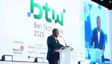 Direktur Utama Telkom Nanang Hendarno menyampaikan paparan bertajuk “Indonesia’s Next Network: Connecting Indonesia and Global, Building the Indo-Pacific Hub” dalam ajang Bali Tech Week (BTW) 2026 di Denpasar, Senin (19/10). Nanang menegaskan komitmen TelkomGroup untuk memperkuat kedaulatan digital nasional melalui pengembangan infrastruktur digital, ekosistem kecerdasan buatan (AI), serta keamanan dan ketahanan digital guna mendukung transformasi digital Indonesia dan mendorong Indonesia menjadi Indo-Pacific Digital Hub.