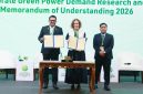 Direktur Retail dan Niaga PLN, M. Fahrur Rozy (kiri) bersama CEO The Climate Group, Helen Clarkson (tengah), dan Executive Chairperson Indonesia Energy Transition Implementation Joint Office (Rumah PATEN), Edo Mahendra (kanan) berfoto bersama setelah melakukan penandatanganan Memorandum of Understanding (MoU) Kerja Sama Riset dan Anailisis Permintaan Listrik Hijau di Indonesia antara PLN dan The Climate Group dalam acara Indonesia International Sustainability Forum 2026 di Jakarta (6/10). Langkah kolaboratif ini dilakukan guna mendukung investasi nasional di tengah meningkatnya kebutuhan dunia usaha terhadap energi berkelanjutan yang andal dan transparan.