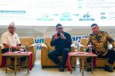 Kiri ke kanan: Moderator Dr. Arif Rahman, S.Si., M.T. dan pembicara Direktur Biomassa PLN EPI Hokkop Situngkir & Owner PT Artha Mas Graha Andalan & Ketua Umum ISSC (Indonesia Society of Steel Construction) Budi Hartawinata dalam Rapat Kerja Daerah (Rakerda) DPD Himpunan Pengusaha Pribumi Indonesia (HIPPI) Jawa Barat di Bekasi.