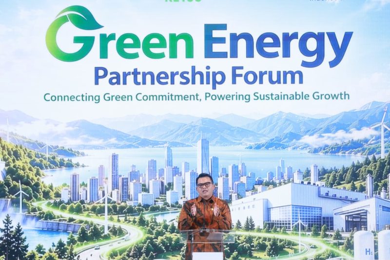 Pada forum Green Energy Partnership Forum 2026 yang digelar di Jakarta, Rabu (7/10), Direktur Retail dan Niaga PLN, M. Fahrur Rozy menjelaskan bahwa keterlibatan para mitra dan pakar lingkungan global sangat krusial untuk memastikan seluruh klaim penggunaan energi terbarukan oleh pelanggan industri tidak diragukan.