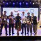 Direktur Jenderal EBTKE ESDM Prof. Dr. Eng. Eniya Listiani Dewi (ketiga dari kiri); Manager Product Development PLN Nusantara Power Dwi Wahyu Pujiarto (kedua dari kiri); dan Manager Operasi UP Muara Karang PLN NP M.G.S. Feriadi (ketiga dari kanan) memegang piala dari ASEAN Energy Awards 2026. PLN Nusantara Power group mendapatkan 3 penghargaan yang diserahkan pada Rabu (7/10) di Museo del Galeon, Manila, Filipina.