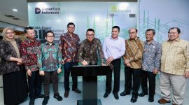 Direktur Utama PT PLN (Persero), Darmawan Prasodjo, meresmikan Studio PRIMA PowerBIM PLN Enjiniring melalui penandatanganan prasasti, didampingi jajaran manajemen PLN Group. Peresmian ini menjadi tonggak penguatan transformasi digital engineering PLN Enjiniring dalam mendukung pembangunan infrastruktur ketenagalistrikan yang modern, efisien, dan terintegrasi.