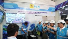 Direktur Manajemen Pembangkitan PLN, Rizal Calvary Marimbo (kedua dari kanan), didampingi jajaran manajemen PLN meninjau langsung Posko Utama Siaga Kelistrikan MotoGP 2026 di kawasan sirkuit Mandalika, Lombok Tengah, Nusa Tenggara Barat, Sabtu (10/10). Peninjauan ini merupakan bagian dari upaya PLN dalam menjaga keandalan pasokan listrik selama rangkaian ajang balap motor MotoGP Mandalika berlangsung.