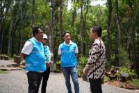 Dalam semangat Hari Kesaktian Pancasila, PT PLN Energi Primer Indonesia (PLN EPI) memperkuat komitmen pemberdayaan masyarakat melalui pelaksanaan kajian sosial di kawasan hutan Universitas Brawijaya (UB Forest), Kecamatan Karangploso, Kabupaten Malang, Jawa Timur untuk memetakan kondisi sosial ekonomi, potensi wilayah, serta kebutuhan masyarakat sebagai dasar penyusunan program Tanggung Jawab Sosial dan Lingkungan (TJSL) yang tepat sasaran dan berkelanjutan.