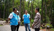 Dalam semangat Hari Kesaktian Pancasila, PT PLN Energi Primer Indonesia (PLN EPI) memperkuat komitmen pemberdayaan masyarakat melalui pelaksanaan kajian sosial di kawasan hutan Universitas Brawijaya (UB Forest), Kecamatan Karangploso, Kabupaten Malang, Jawa Timur untuk memetakan kondisi sosial ekonomi, potensi wilayah, serta kebutuhan masyarakat sebagai dasar penyusunan program Tanggung Jawab Sosial dan Lingkungan (TJSL) yang tepat sasaran dan berkelanjutan.