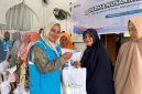 Foto penyerahan paket sembako di Lhokseumawe, Aceh.  Melalui gerakan kepedulian sosial ini, PLN NP menyalurkan paket sembako, perlengkapan sekolah, santunan, hingga bantuan infrastruktur bagi masyarakat yang membutuhkan, dengan menjangkau lebih dari 31.000 penerima manfaat.