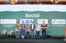 Para pemenang ESG Now Awards 2026 untuk Kategori Sosial, termasuk PLN EPI yang meraih penghargaan Inclusive & Equitable Development melalui program Desa Berdaya Energi Gunungkidul atas keberhasilannya mengintegrasikan pengembangan energi biomassa, pemberdayaan ekonomi masyarakat, dan pelestarian lingkungan.