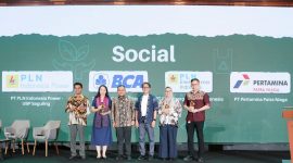 Para pemenang ESG Now Awards 2026 untuk Kategori Sosial, termasuk PLN EPI yang meraih penghargaan Inclusive & Equitable Development melalui program Desa Berdaya Energi Gunungkidul atas keberhasilannya mengintegrasikan pengembangan energi biomassa, pemberdayaan ekonomi masyarakat, dan pelestarian lingkungan.