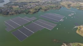 Foto landscape PLTS Terapung Karangkates di Waduk Sutami, Kabupaten Malang. Pembangunan infrastruktur proyek energi ramah lingkungan tersebut telah mencapai 70 persen dari keseluruhan.