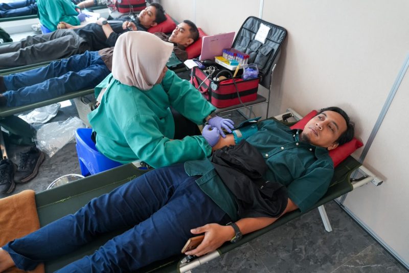 Peringati Hari Listrik Nasional (HLN) ke-81, PT PLN Energi Primer Indonesia (PLN EPI) bersama anak perusahaannya PT PLN Energi Gas (PLN EG) berhasil mengumpulkan 134 kantong darah dari 161 peserta yang mendaftar dalam kegiatan donor darah pada Rabu (28/10).