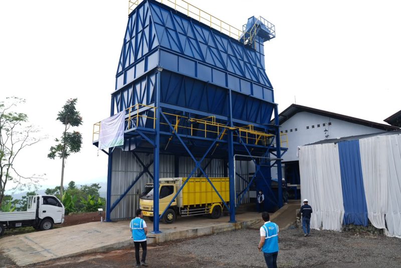 PLN EPI mengembangkan fasilitas pengolahan biomassa, seperti fasilitas hub di Tasikmalaya, sebagai bagian dari penguatan rantai pasok melalui jaringan sub-hub, hub, dan main hub untuk mendukung efisiensi serta kontinuitas pasokan biomassa.
